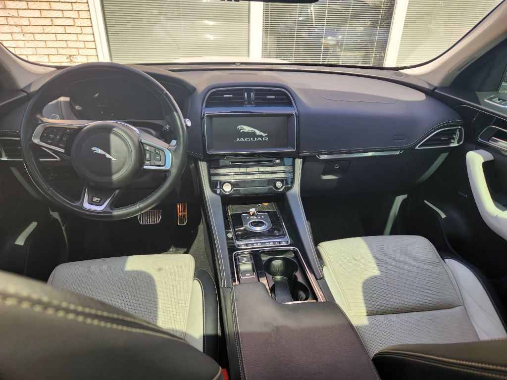 2018 Jaguar F-PACE Image 7