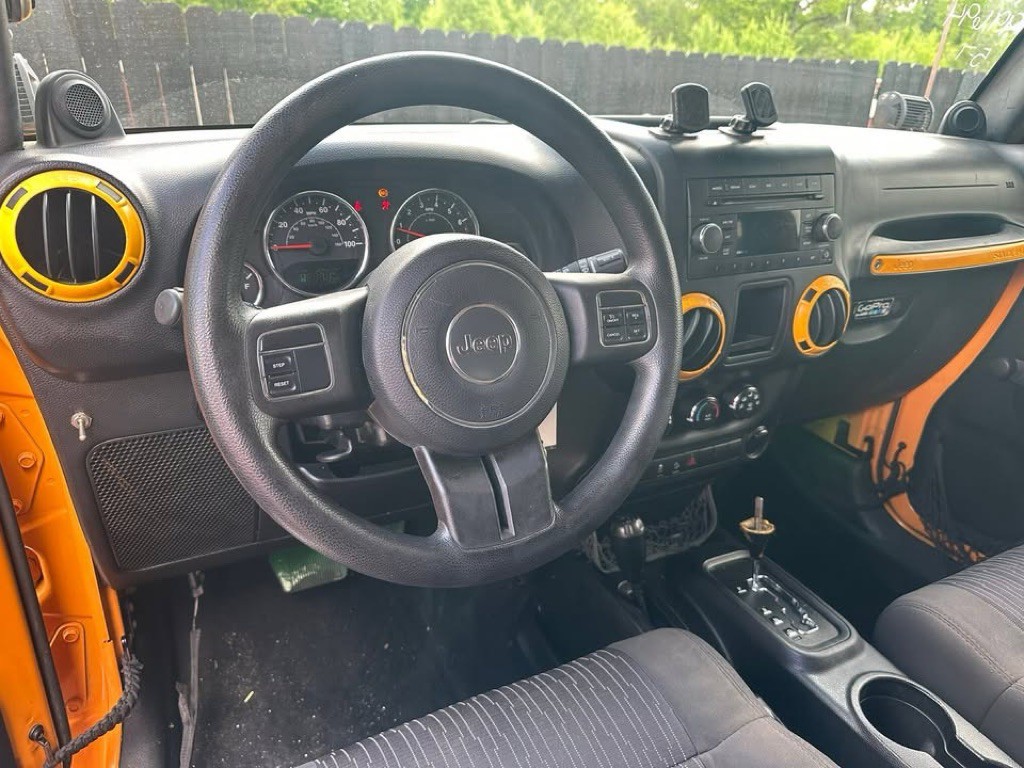 2012 Jeep Wrangler Image 8