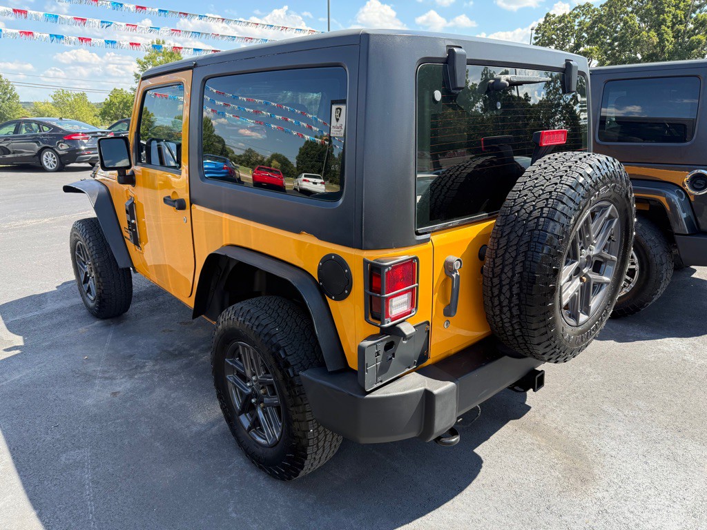 2012 Jeep Wrangler Image 12