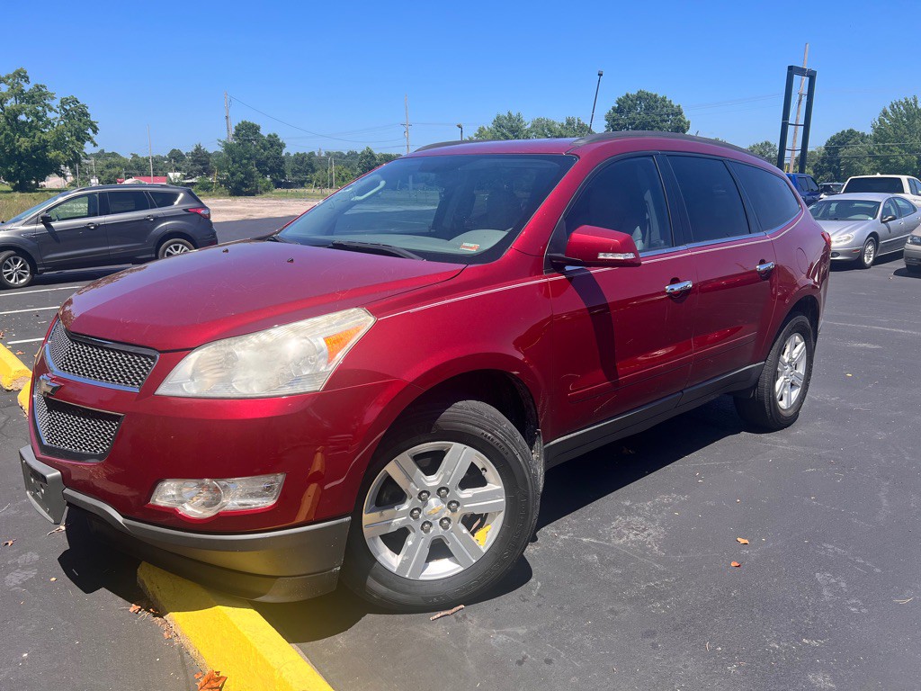 2011 Chevrolet Traverse Image 2