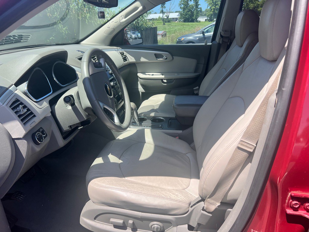 2011 Chevrolet Traverse Image 5