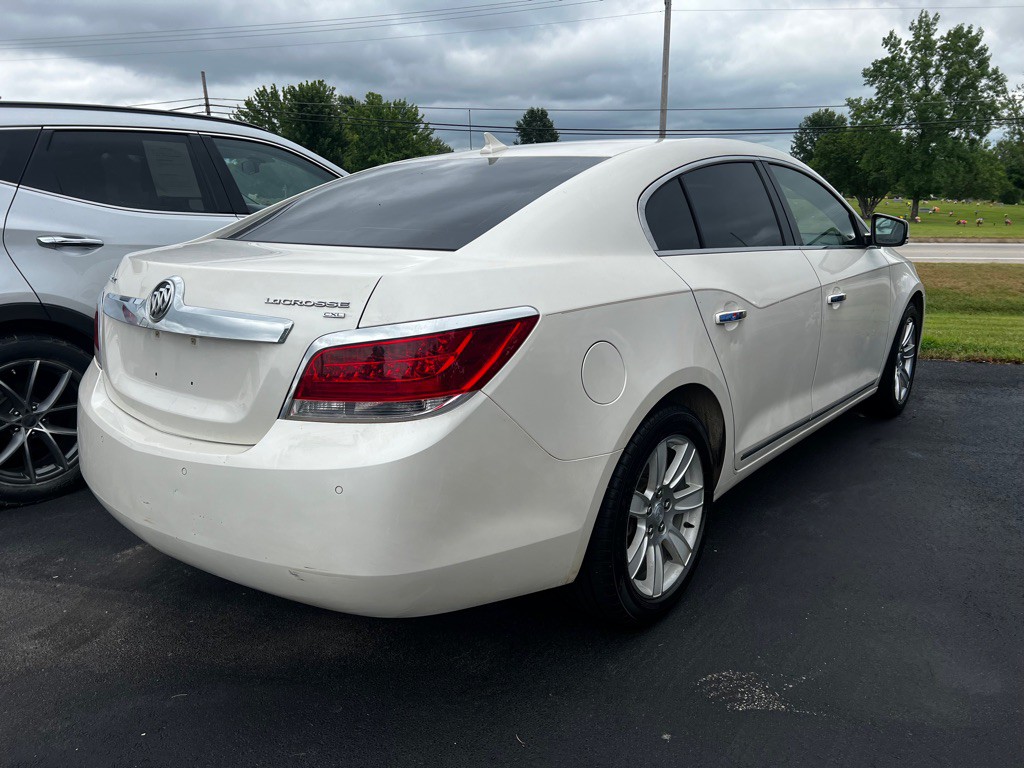 2011 Buick Lacrosse Image 3