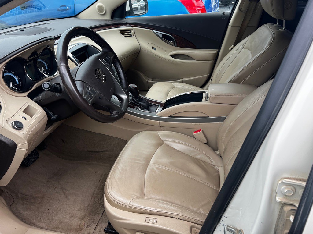 2011 Buick Lacrosse Image 5