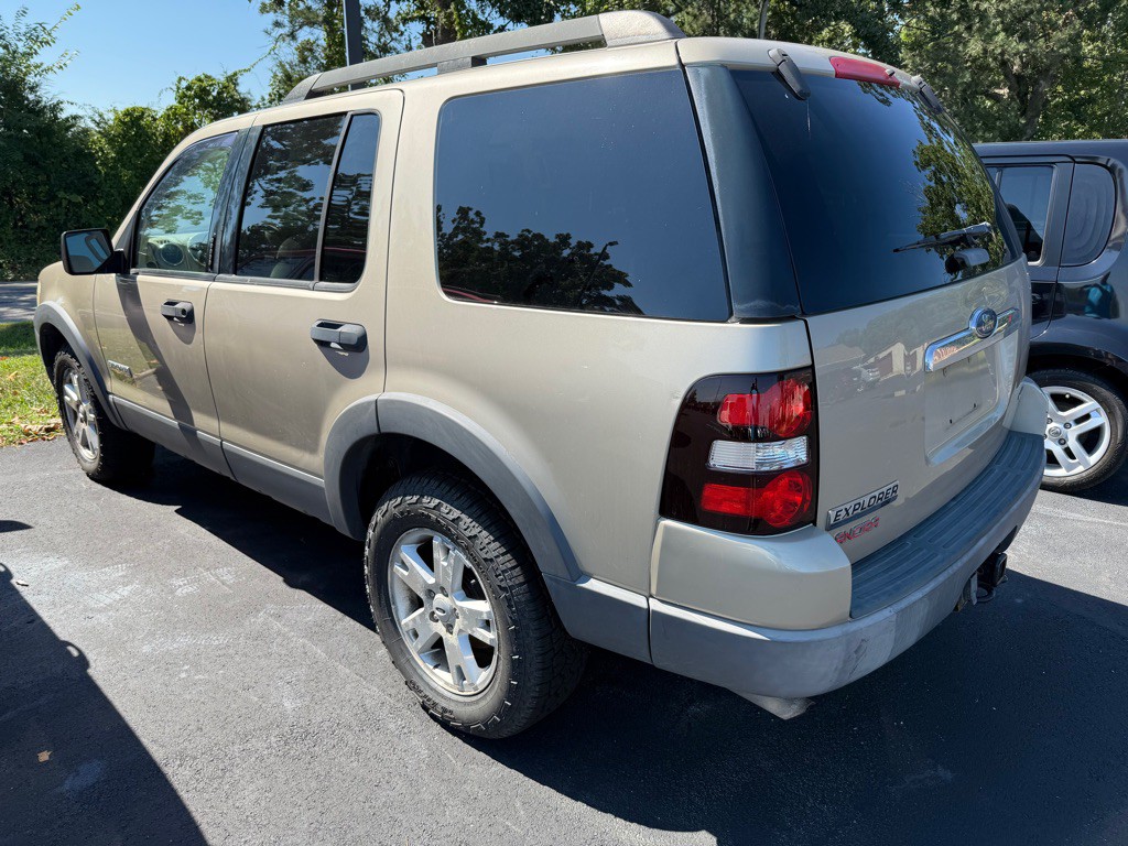 2006 Ford Explorer Image 4