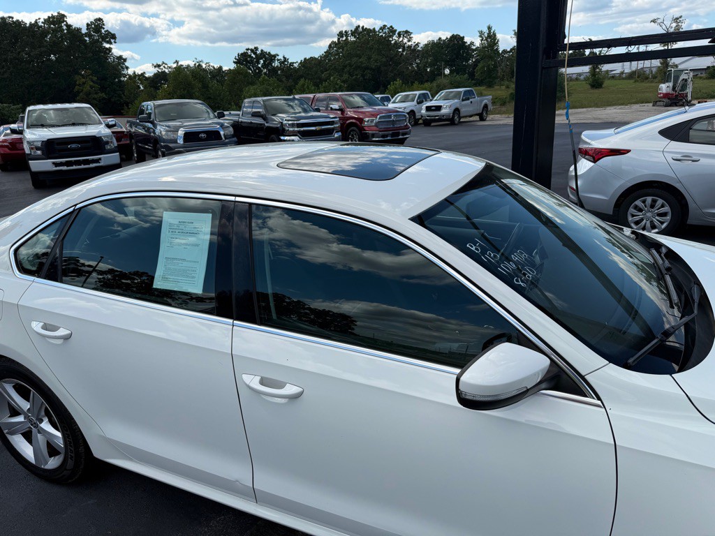2013 Volkswagen Passat Image 1
