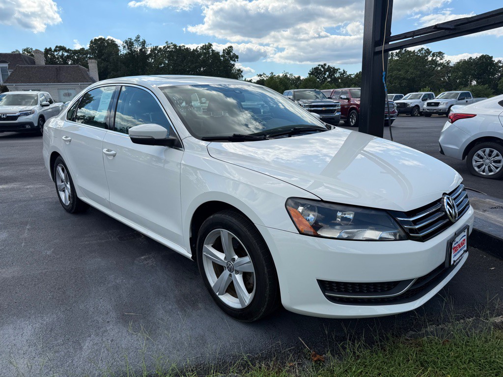 2013 Volkswagen Passat Image 2