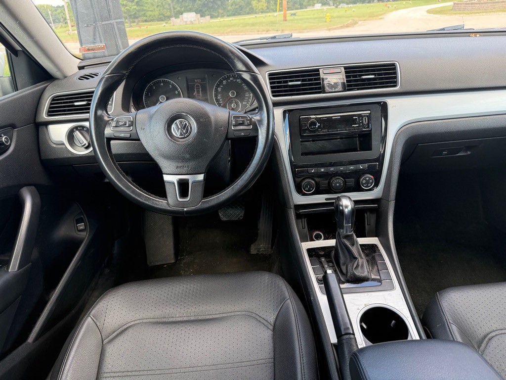 2013 Volkswagen Passat Image 5