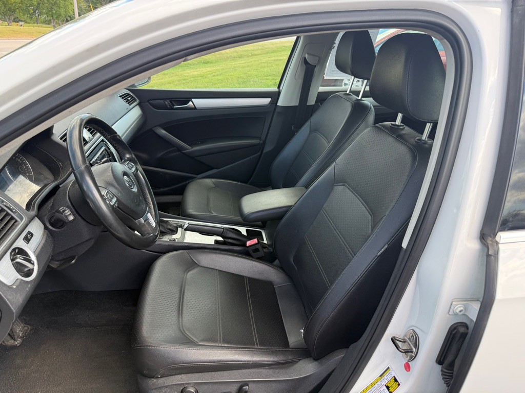 2013 Volkswagen Passat Image 7