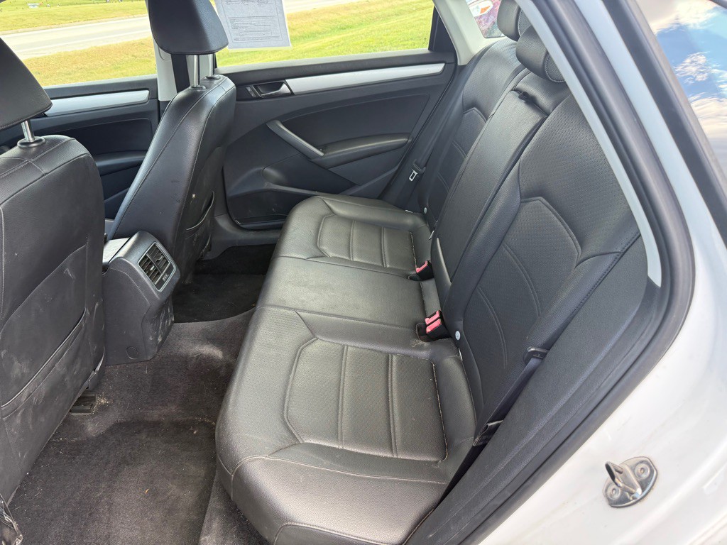 2013 Volkswagen Passat Image 8