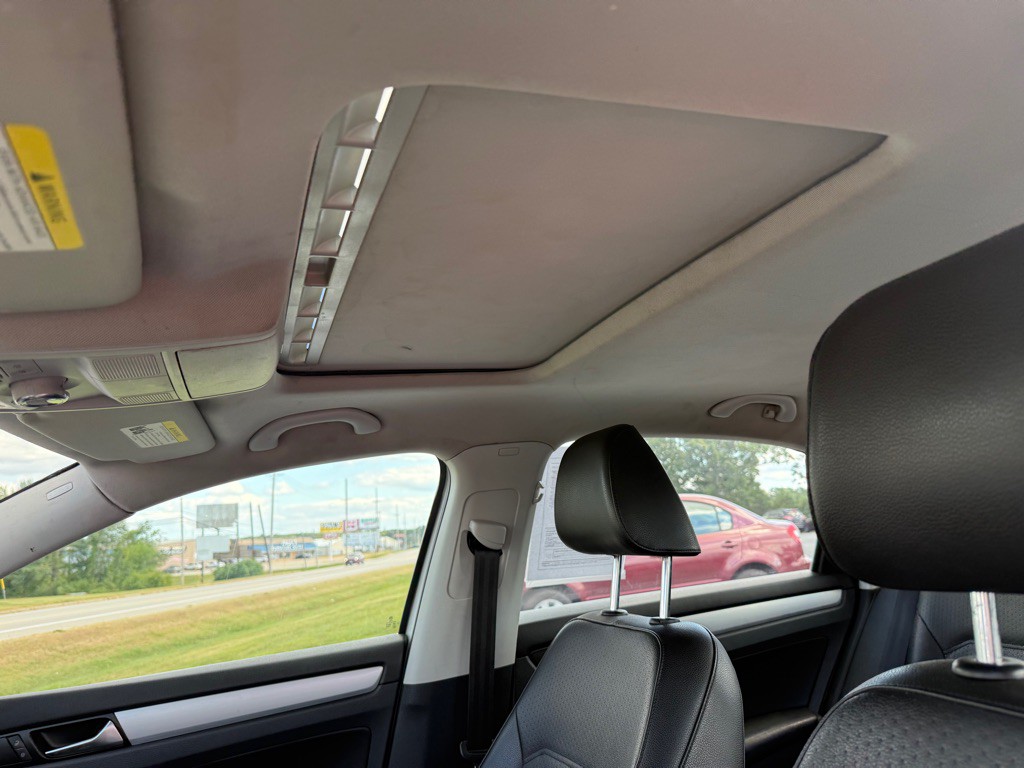 2013 Volkswagen Passat Image 9
