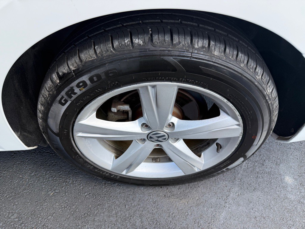2013 Volkswagen Passat Image 10