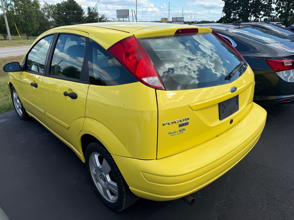 2005 Ford Focus Image 3