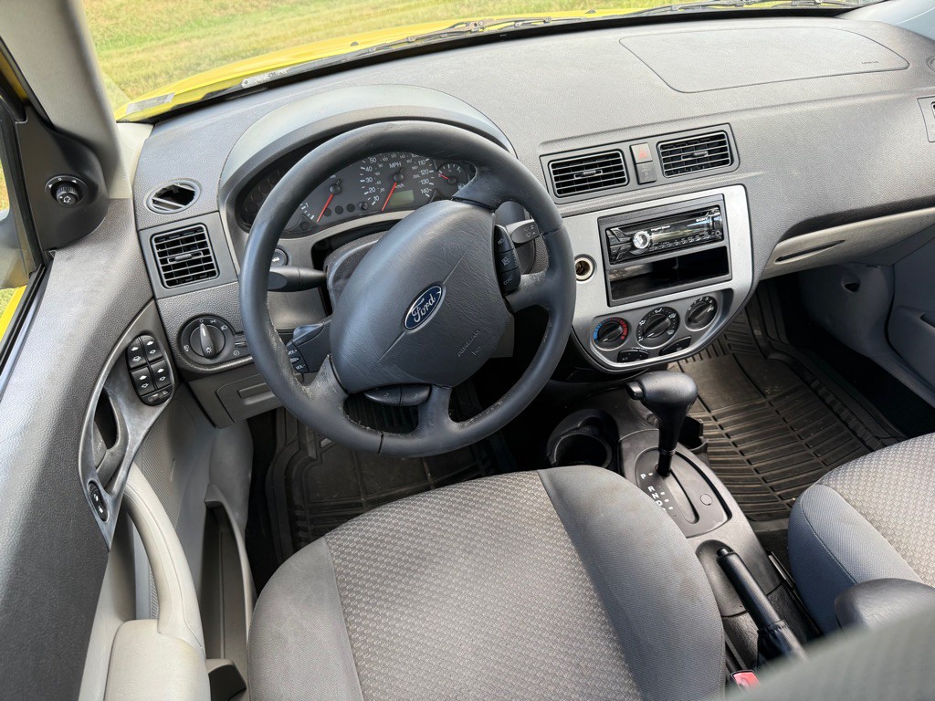2005 Ford Focus Image 7