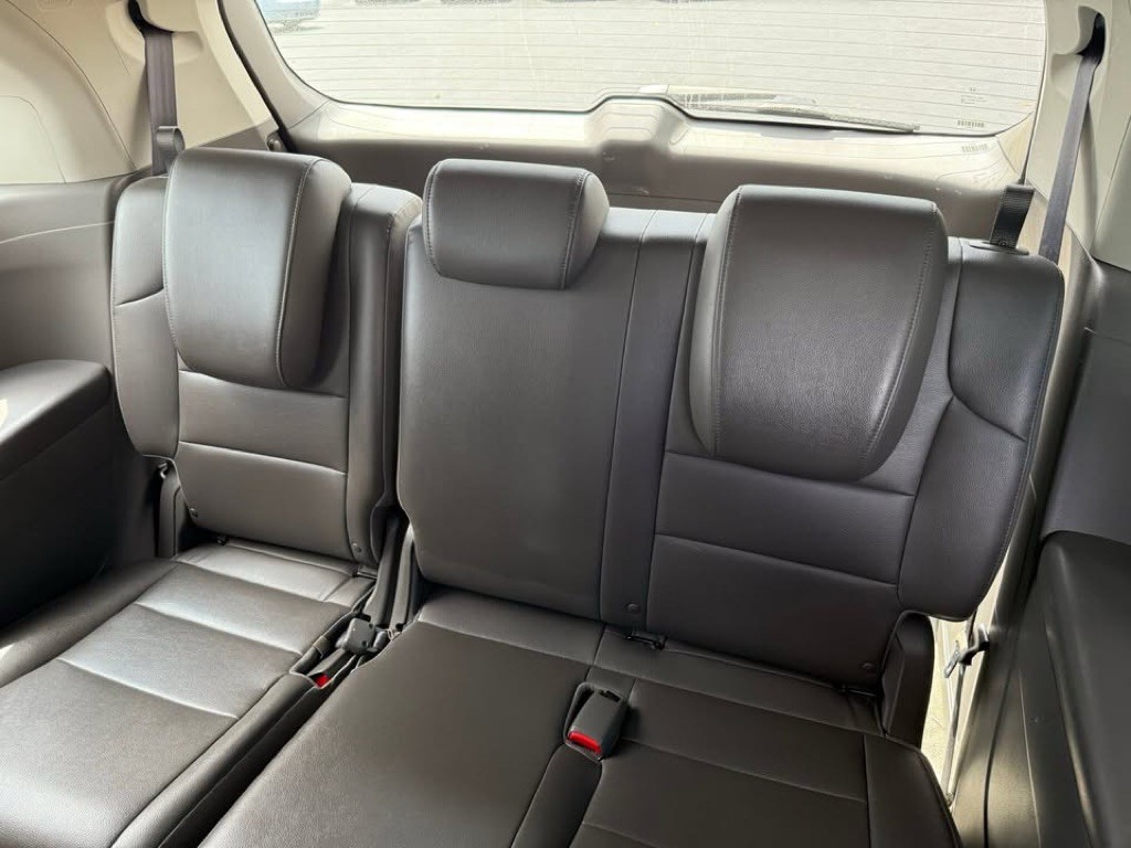 2011 Volkswagen Routan Image 7