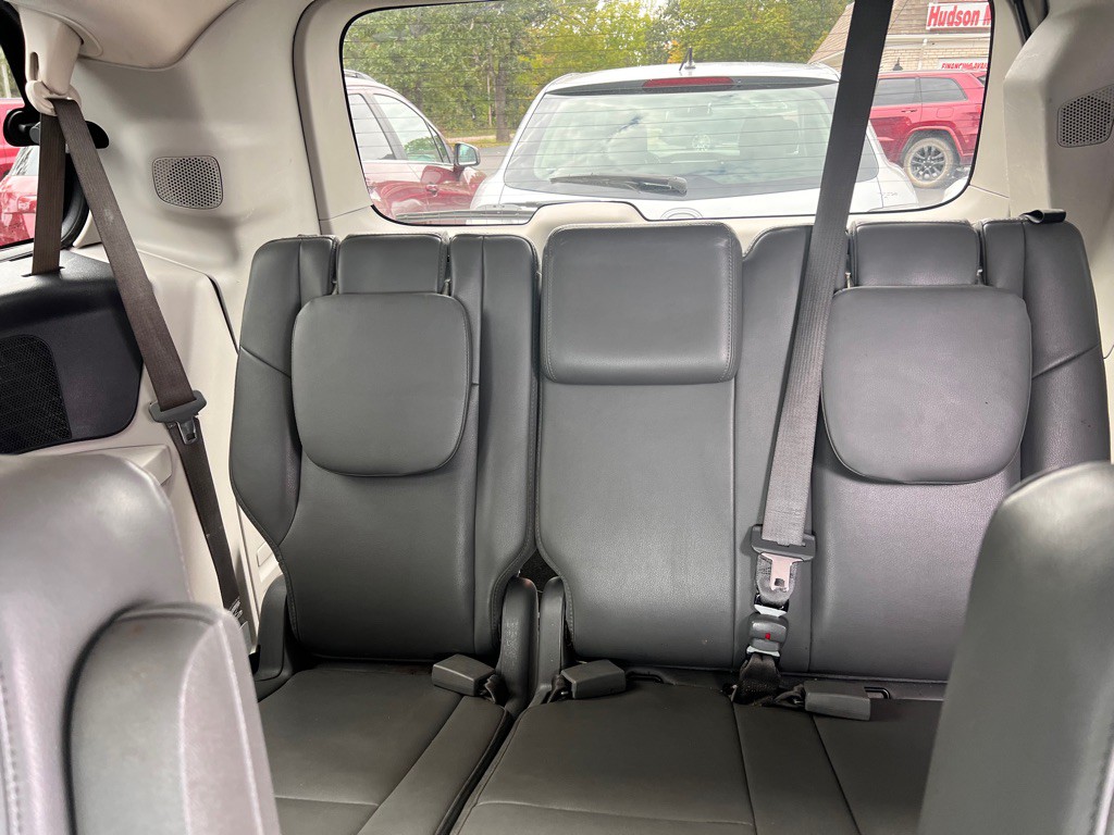 2011 Volkswagen Routan Image 7