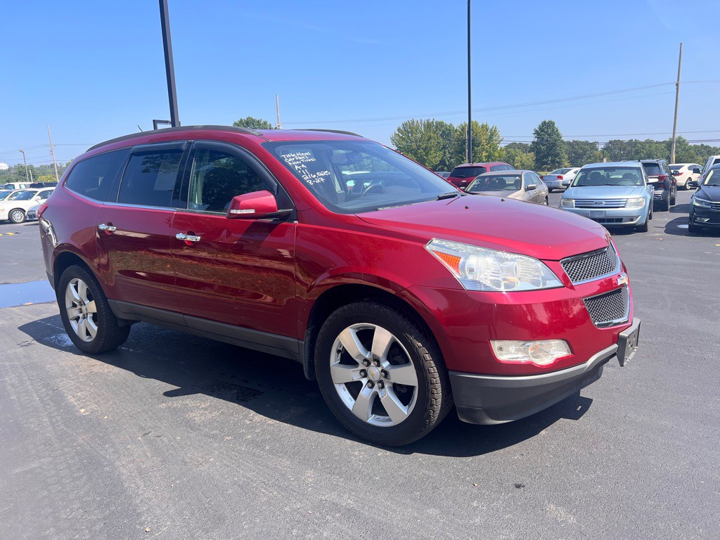 2011 Chevrolet Traverse Image 2