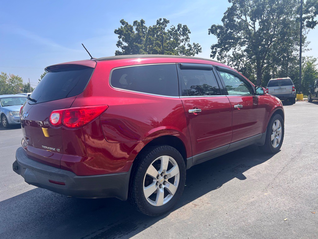 2011 Chevrolet Traverse Image 3