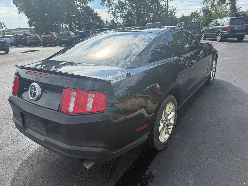 2010 Ford Mustang Image 3