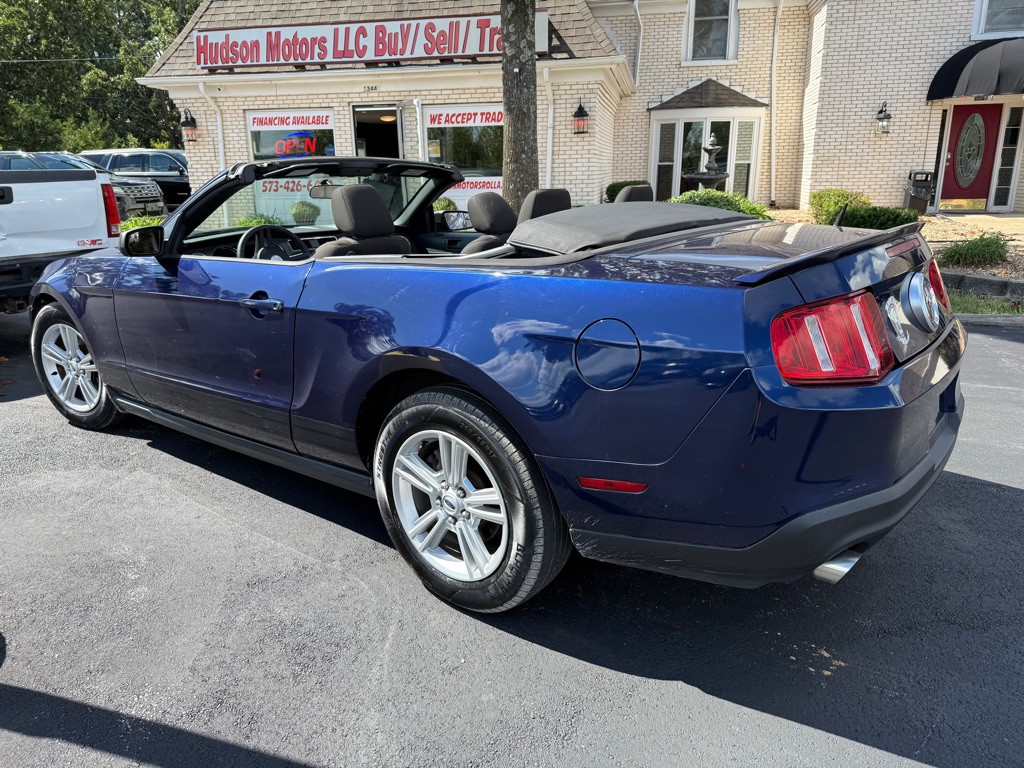 2011 Ford Mustang Image 3