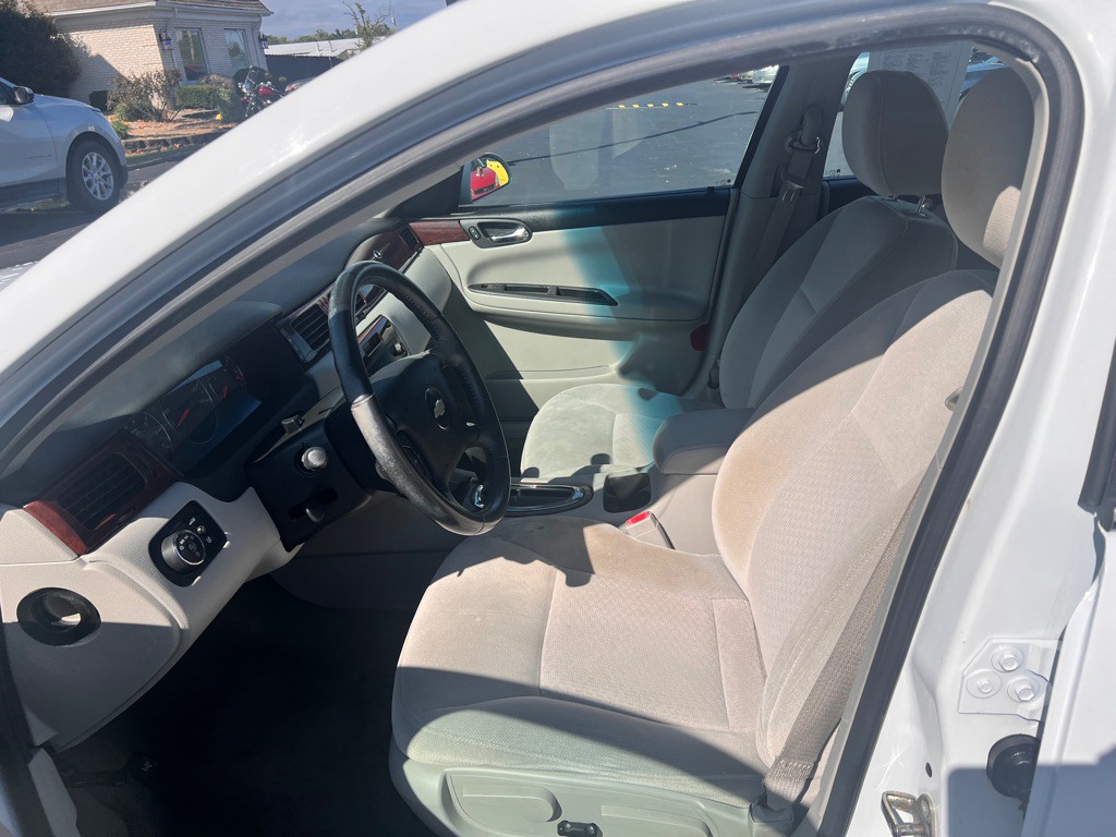 2010 Chevrolet Impala Image 5