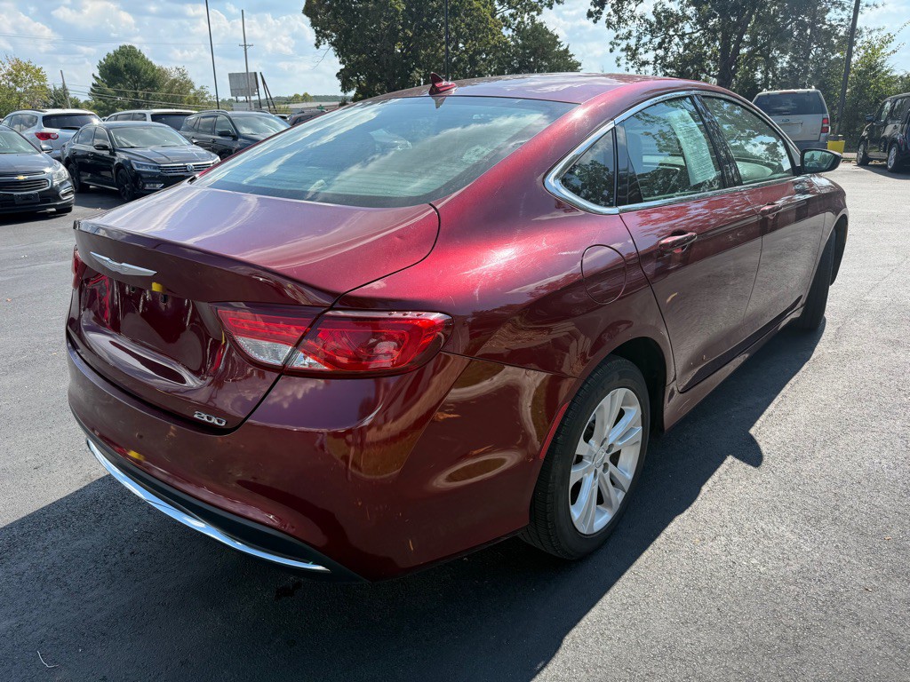 2016 Chrysler 200 Image 4