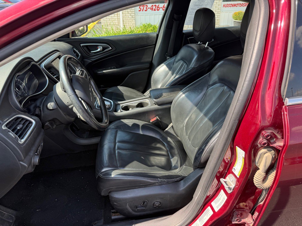 2016 Chrysler 200 Image 5