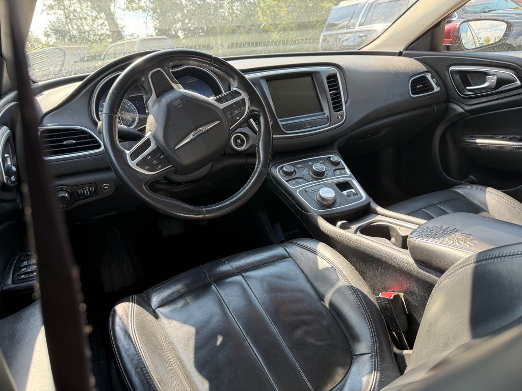2016 Chrysler 200 Image 7