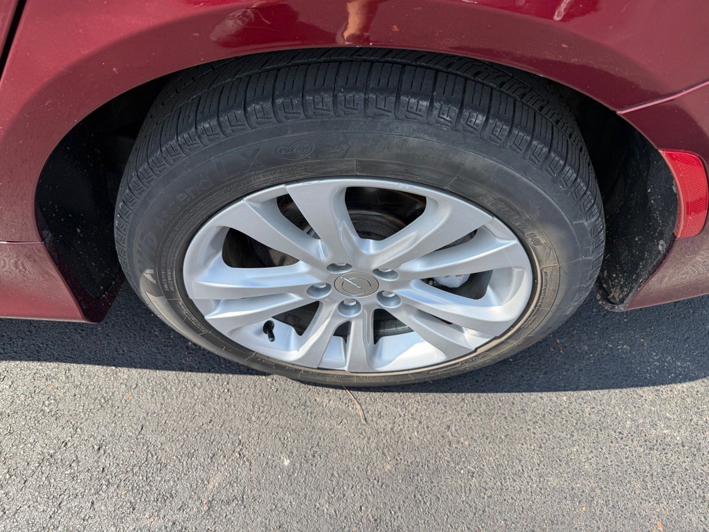 2016 Chrysler 200 Image 8