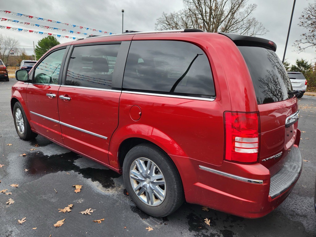 2008 Chrysler Town & Country Image 3
