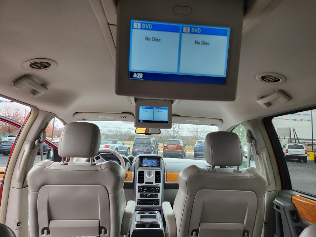 2008 Chrysler Town & Country Image 9