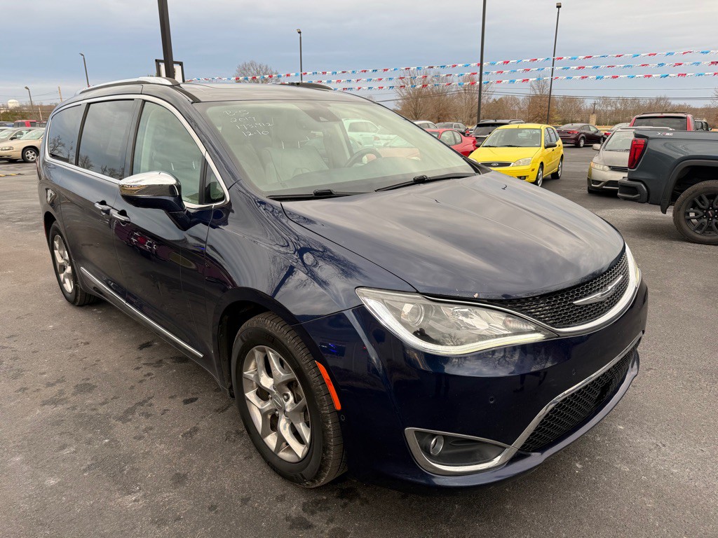 2017 Chrysler Pacifica Image 1
