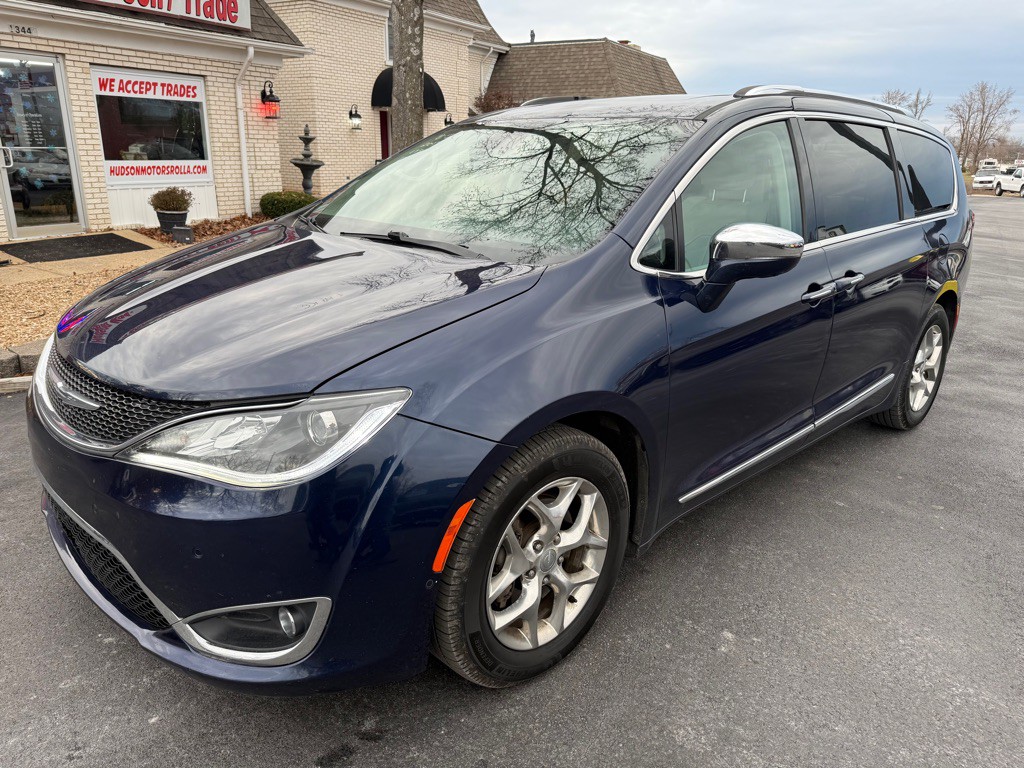2017 Chrysler Pacifica Image 2