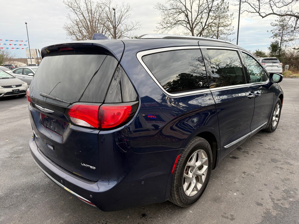 2017 Chrysler Pacifica Image 3