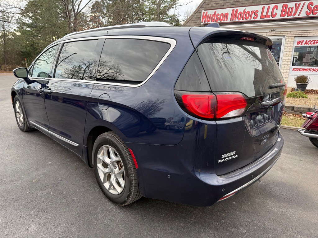 2017 Chrysler Pacifica Image 4