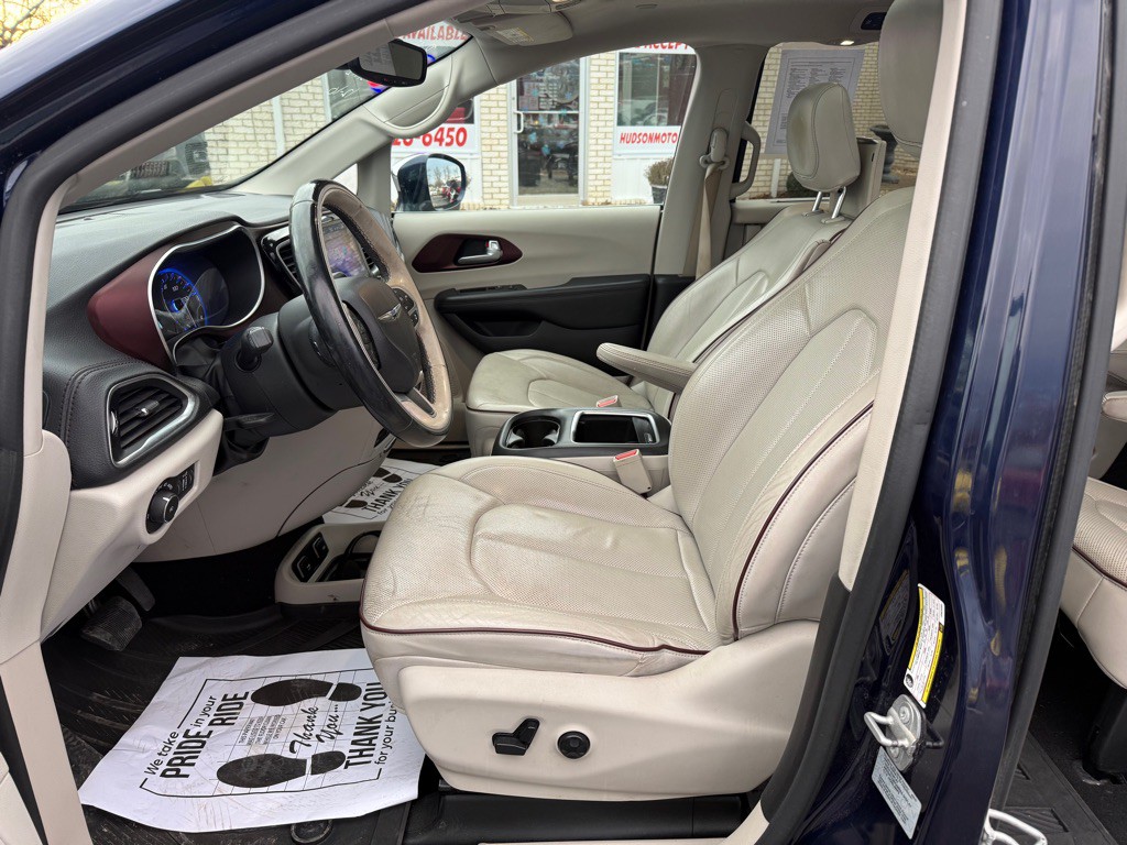 2017 Chrysler Pacifica Image 5