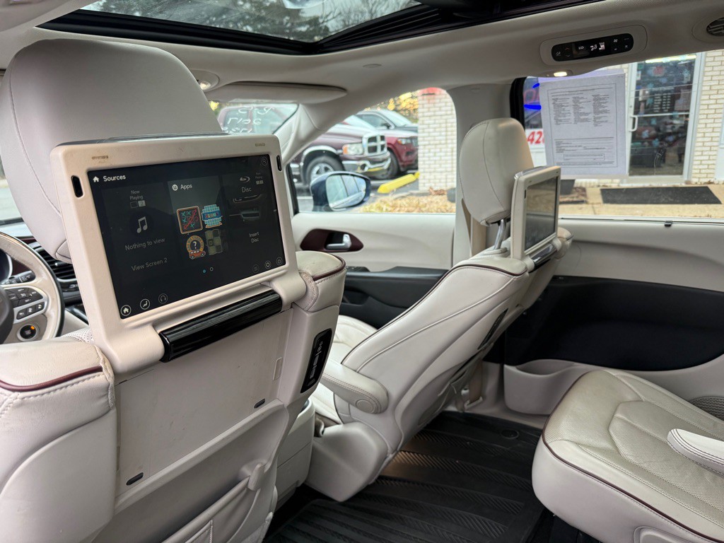 2017 Chrysler Pacifica Image 6