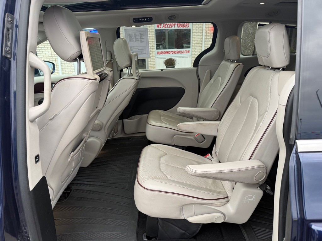 2017 Chrysler Pacifica Image 7