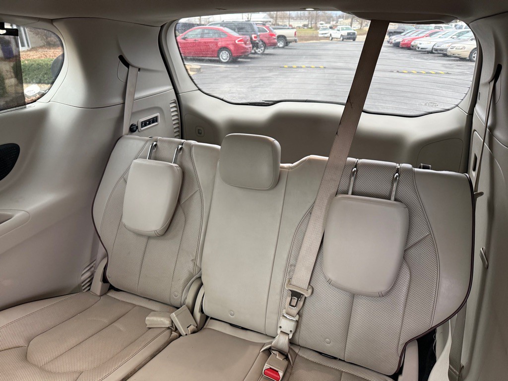 2017 Chrysler Pacifica Image 8