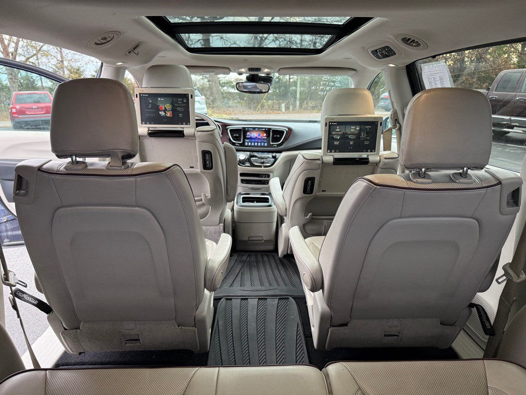 2017 Chrysler Pacifica Image 10