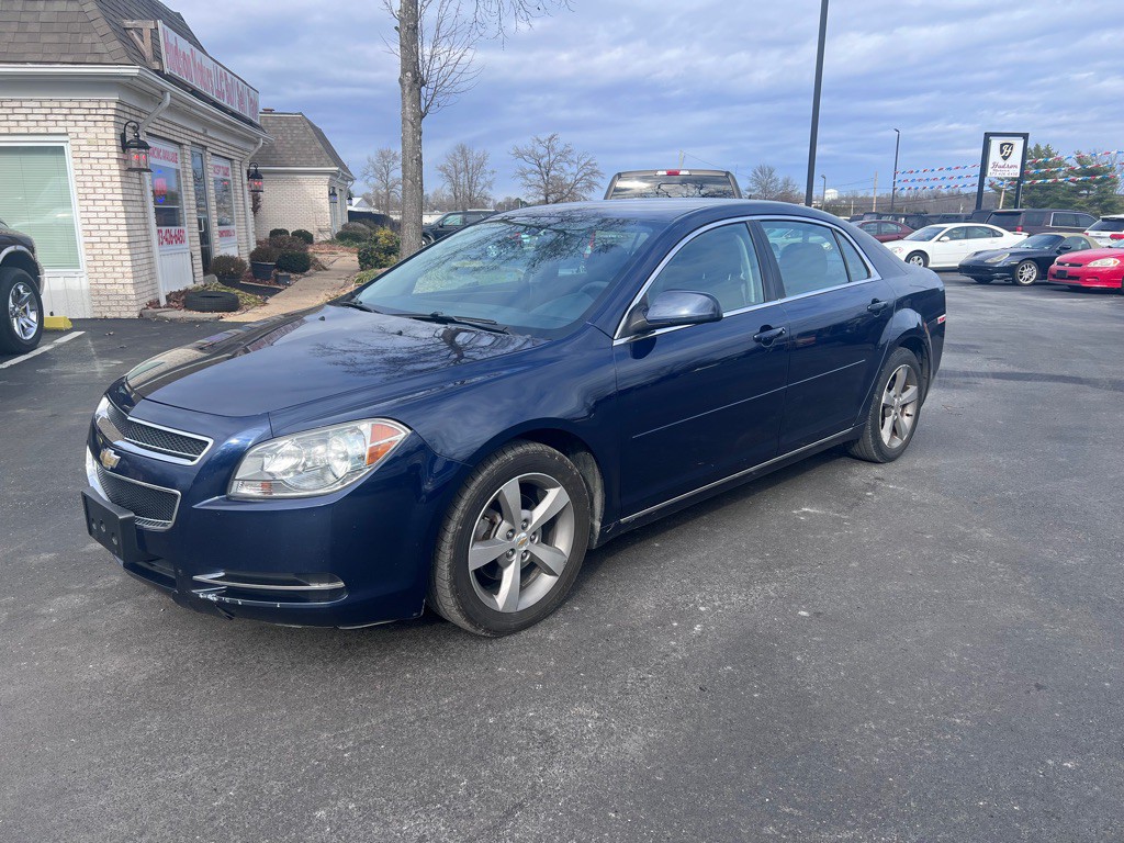 2011 Chevrolet Malibu Image 2