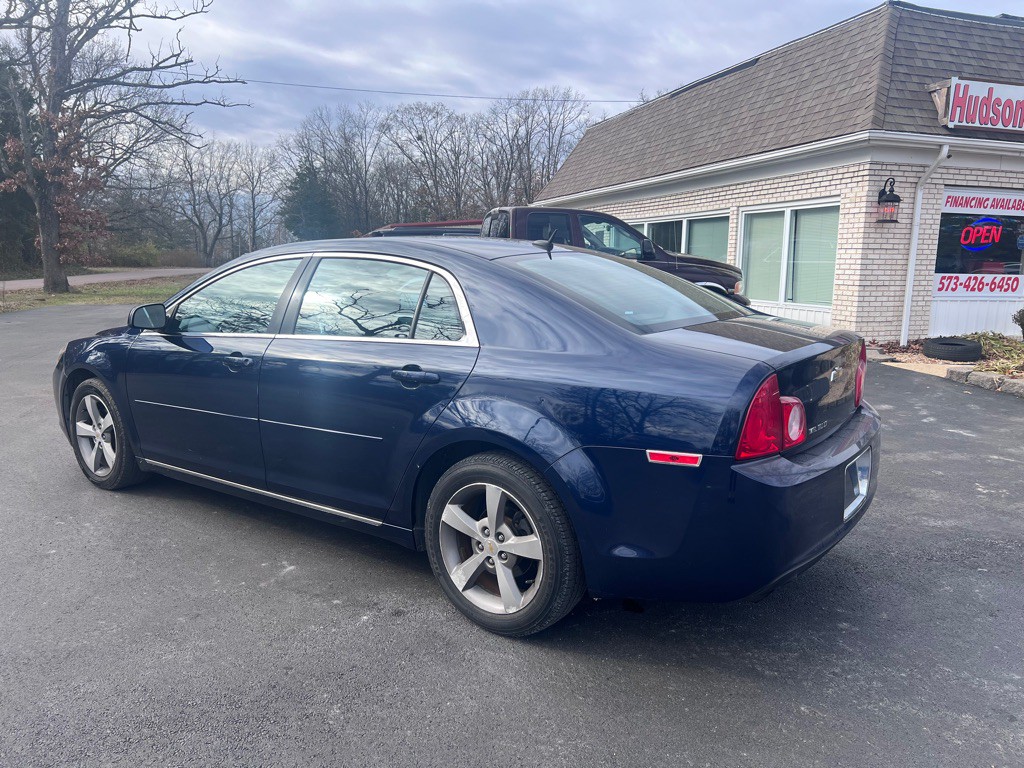 2011 Chevrolet Malibu Image 3