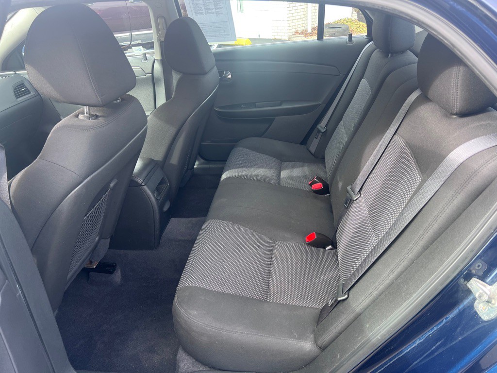 2011 Chevrolet Malibu Image 6