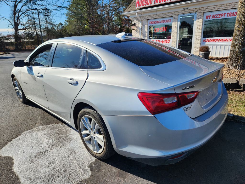 2017 Chevrolet Malibu Image 2