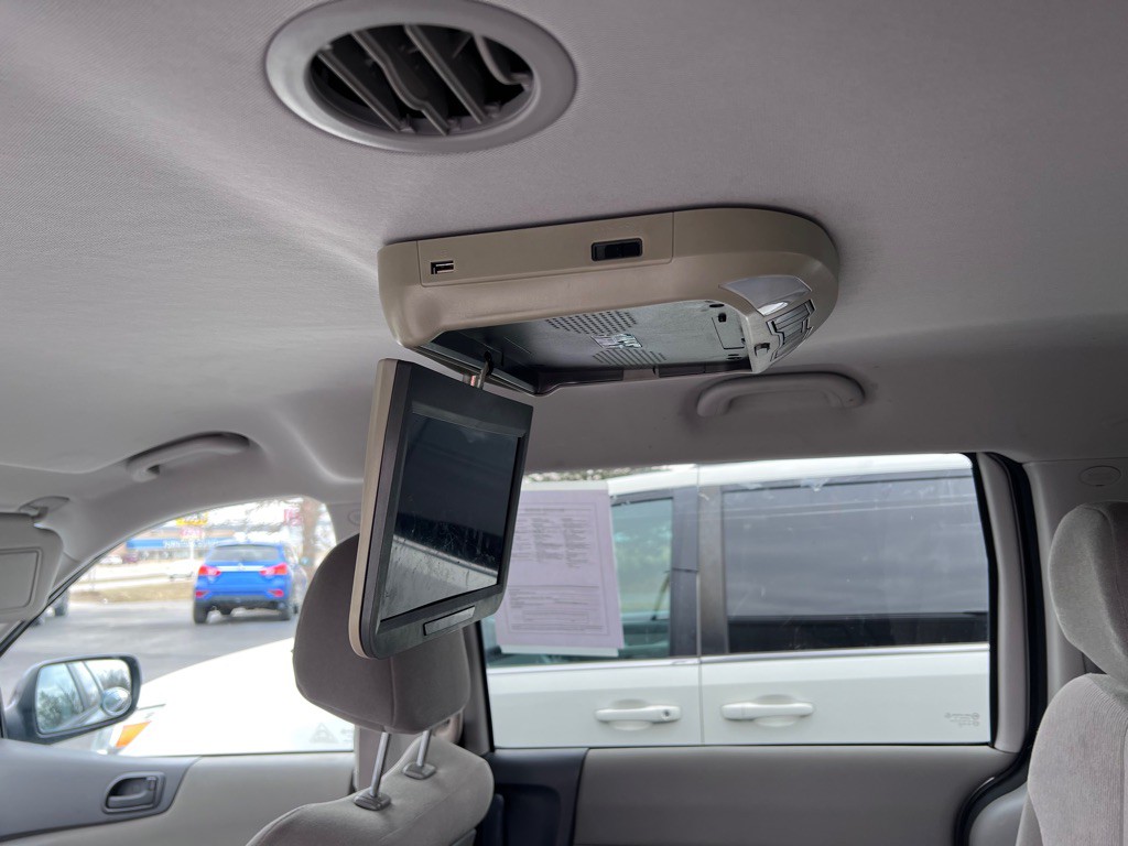 2014 Kia Sedona Image 9