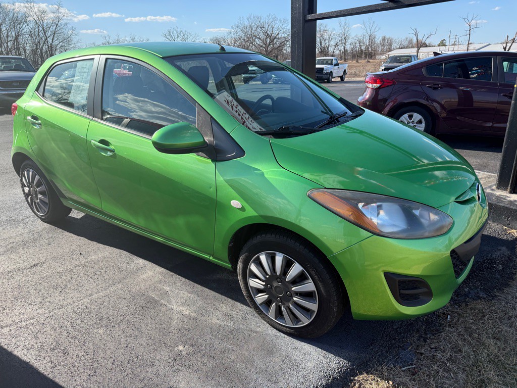 2013 Mazda Mazda2 Image 2
