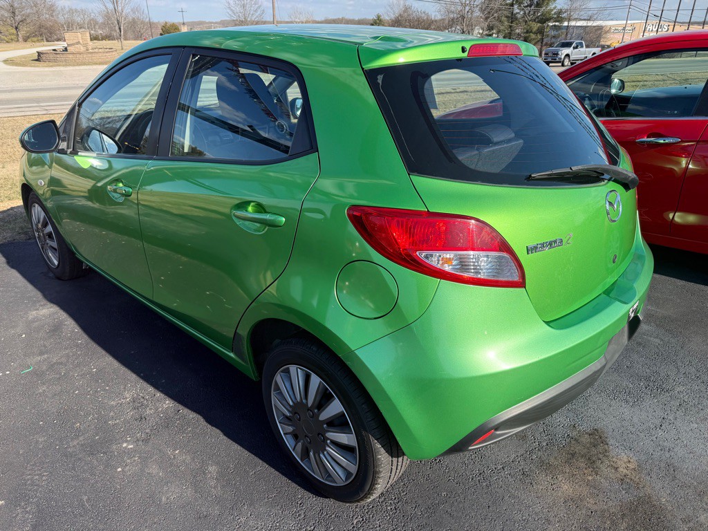 2013 Mazda Mazda2 Image 4