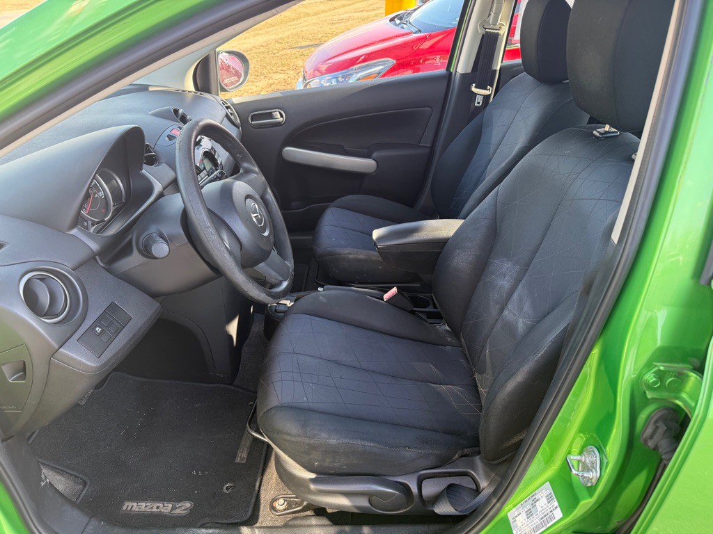 2013 Mazda Mazda2 Image 5
