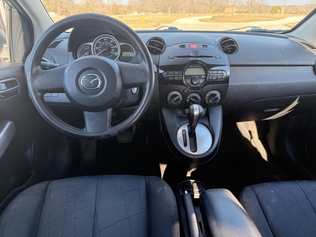 2013 Mazda Mazda2 Image 7