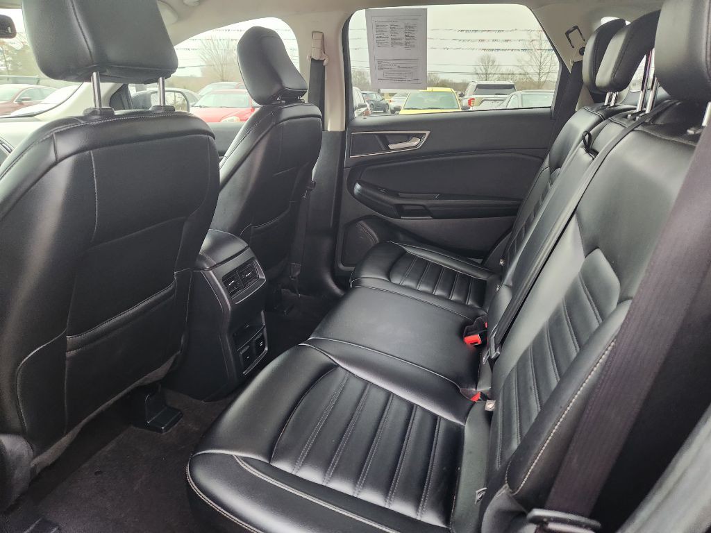 2020 Ford Edge Image 2