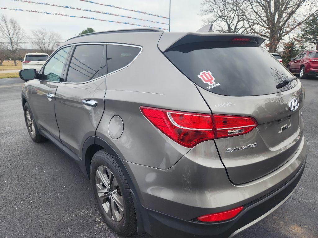 2016 Hyundai Santa Fe Image 2